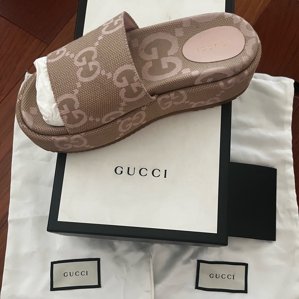 Gucci Tan and Cream Logo Sandals - Picture 7 of 7